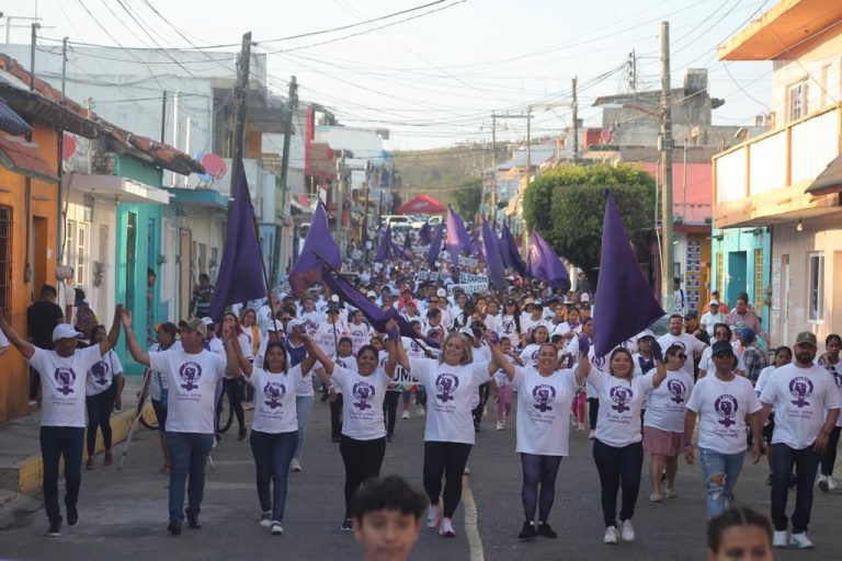 Conmemoran el día de la mujer 1